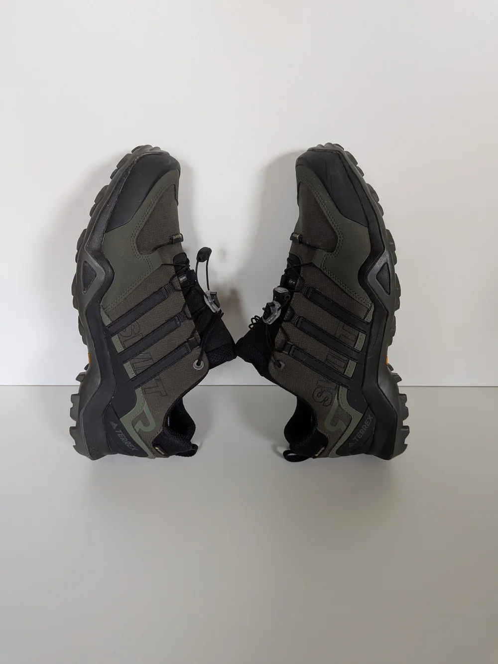 Adidas Terrex Swift R2 Gore-Tex Hiking Sneakers Green And Black Men's 10